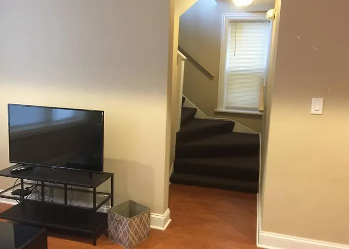 Entire Modern 2 Bedroom Chicago