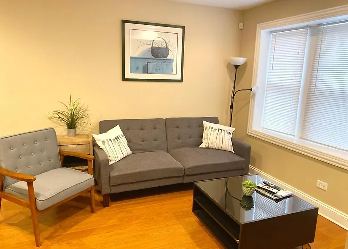 Entire Modern 2 Bedroom Chicago