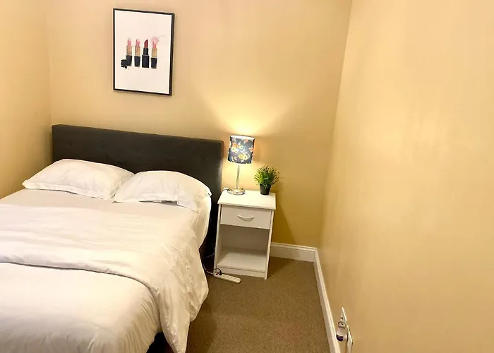 Entire Modern 2 Bedroom *