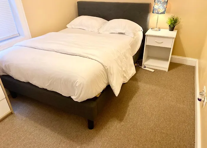 Entire Modern 2 Bedroom Apartamento