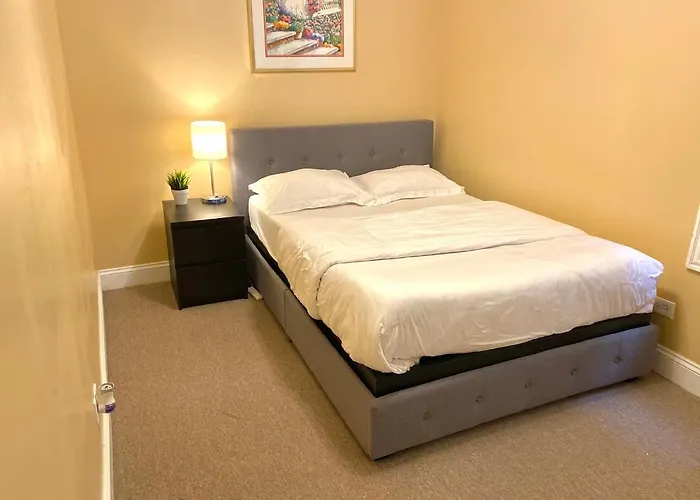 Entire Modern 2 Bedroom Chicago